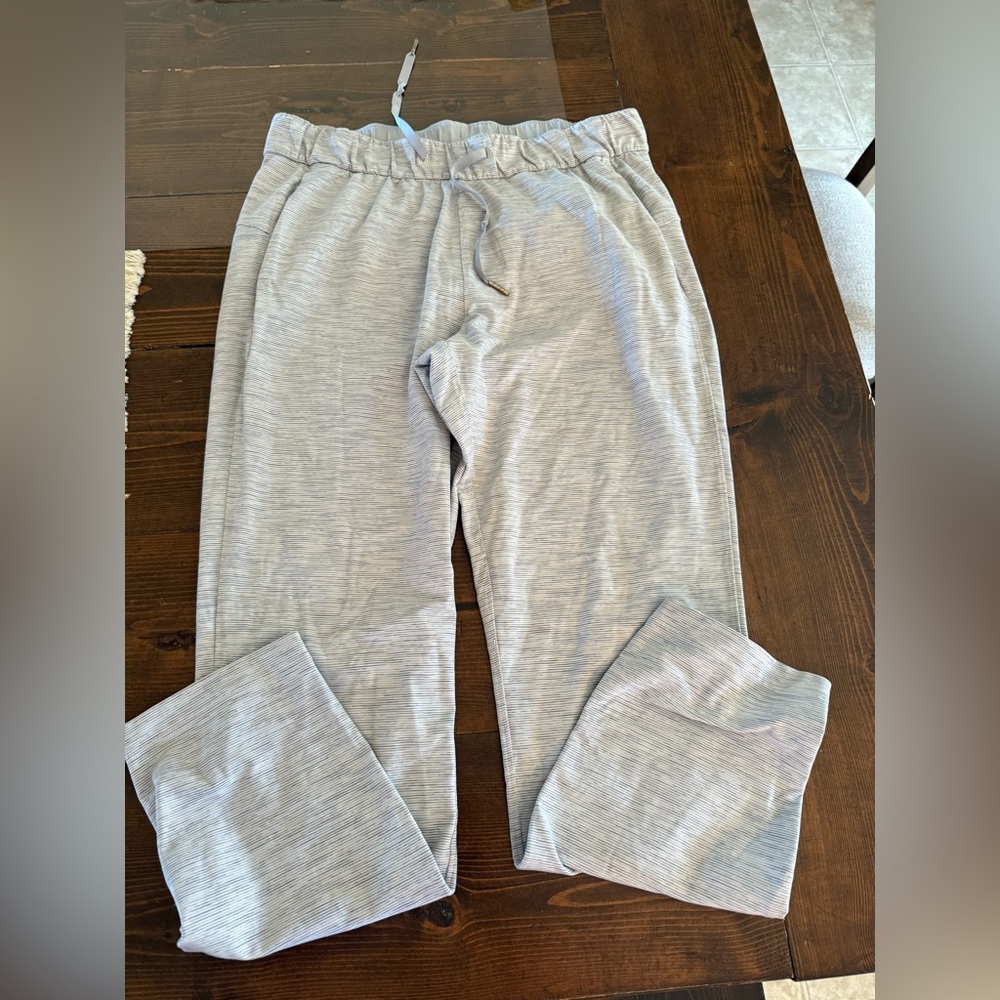 TWO Lululemon on the fly pants in grey and black. Size 8